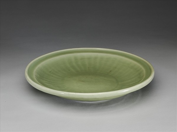 龍泉窯 青瓷菊瓣紋盤