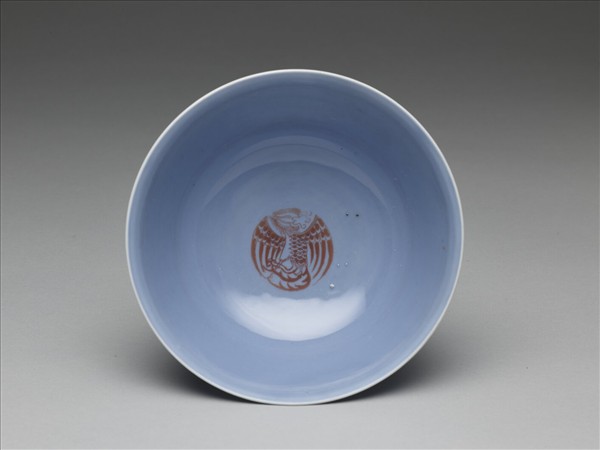 天藍釉描紅團鳳紋碗
