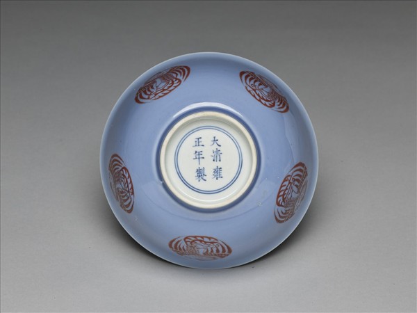 天藍釉描紅團鳳紋碗