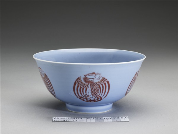 天藍釉描紅團鳳紋碗
