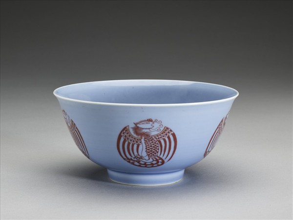 天藍釉描紅團鳳紋碗
