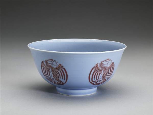 天藍釉描紅團鳳紋碗