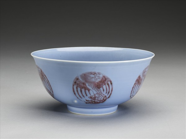 天藍釉紅彩團鳳紋碗