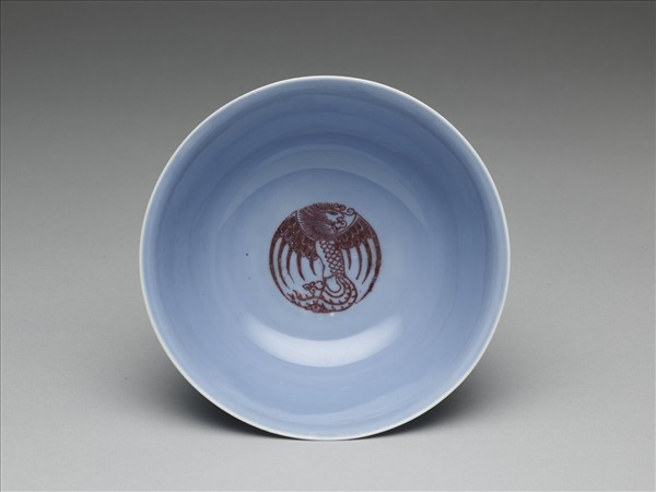 天藍釉紅彩團鳳紋碗