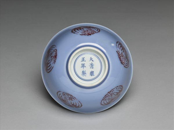 天藍釉紅彩團鳳紋碗