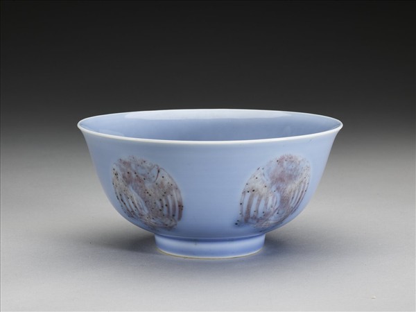 天藍釉紅彩團鳳紋碗