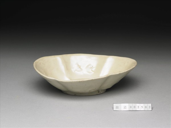 定窯 白瓷印花魚紋杯