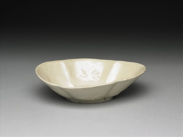 定窯 白瓷印花魚紋杯