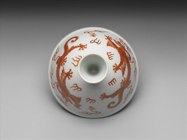 描紅雙龍戲珠紋高足碗