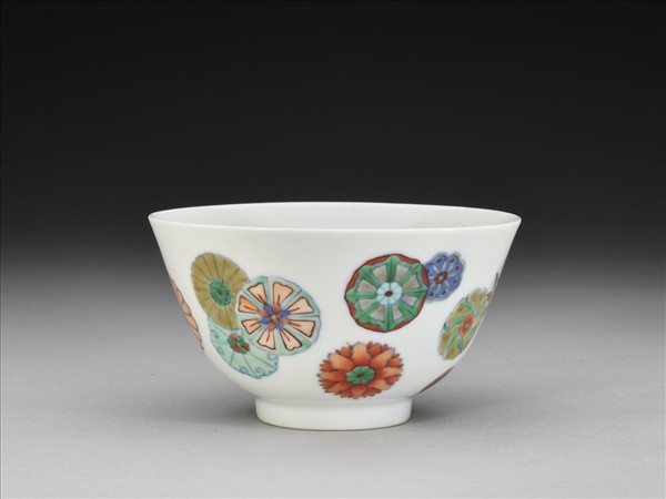 鬥彩團花紋碗