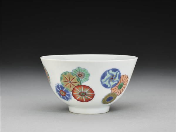 鬥彩團花紋碗