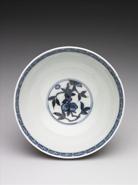 青花紅地描金花卉紋高足碗