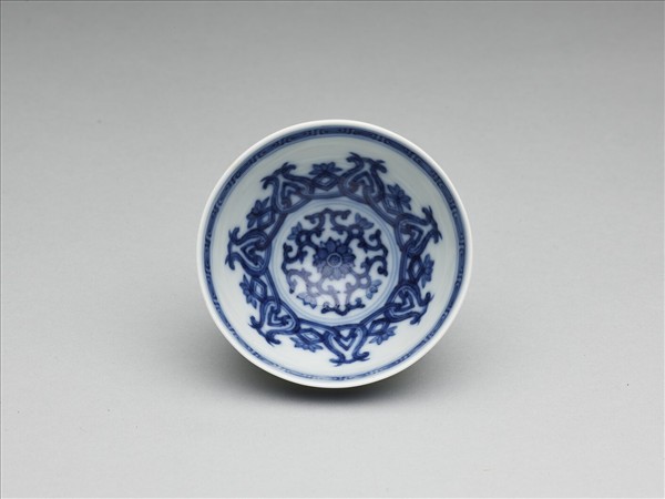 青花蓮瓣紋碗