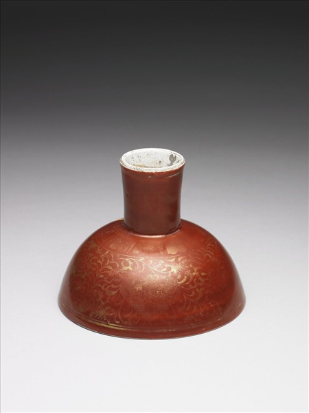 青花紅地描金花卉紋高足碗