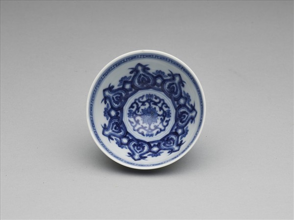青花蓮瓣紋碗