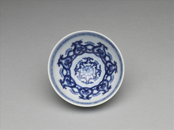 青花蓮瓣紋碗