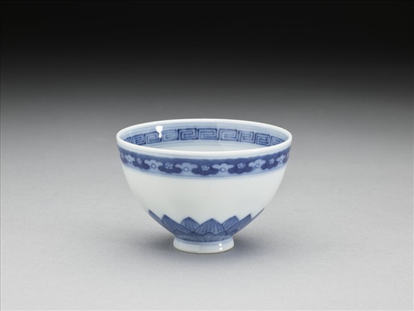 青花蓮瓣紋碗