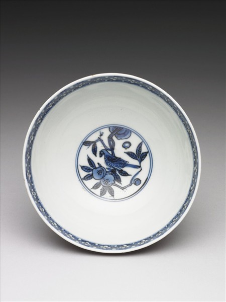 青花紅地描金花卉紋高足碗