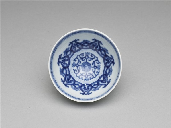 青花蓮瓣紋碗