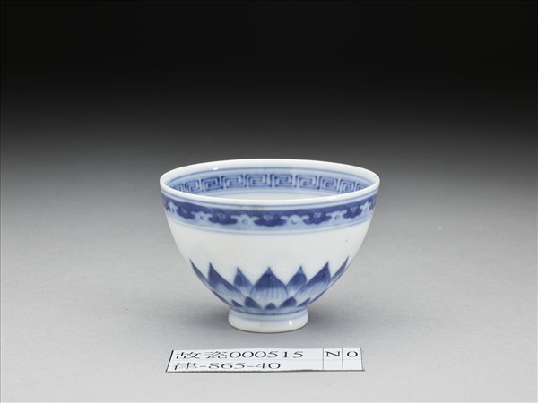 青花蓮瓣紋碗