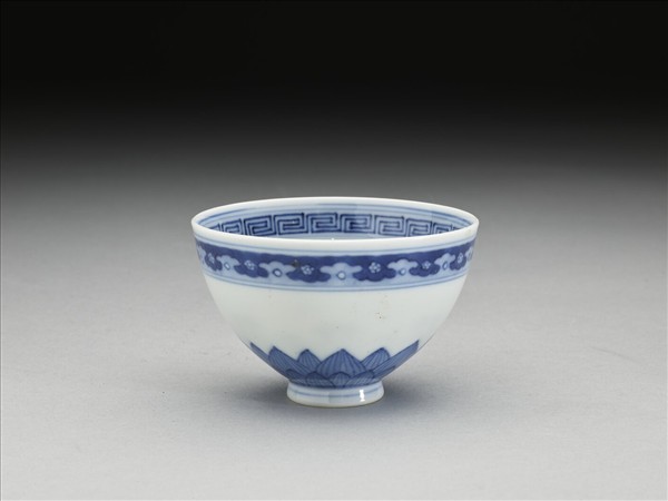 青花蓮瓣紋碗