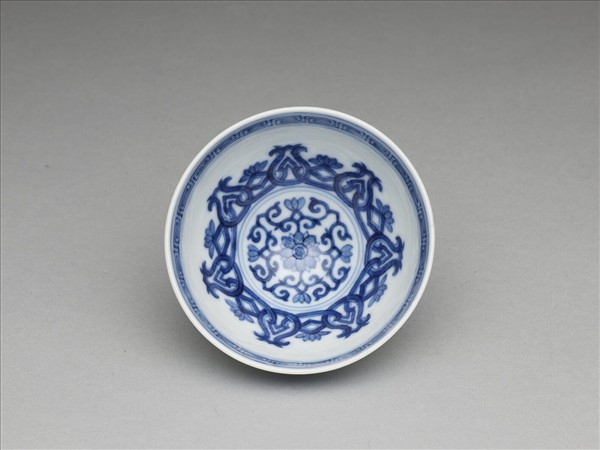 青花蓮瓣紋碗