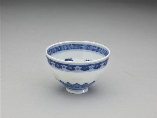 青花蓮瓣紋碗
