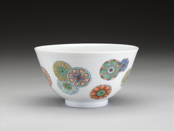 鬥彩團花紋碗