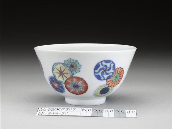 鬥彩團花紋碗