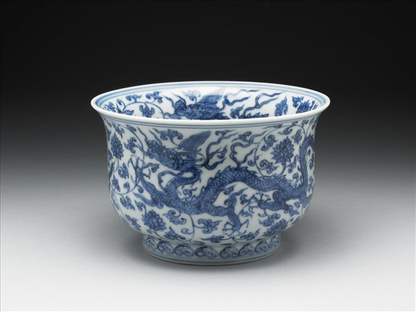 青花穿蓮龍紋仰鐘式碗