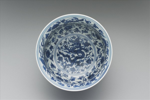 青花穿蓮龍紋仰鐘式碗