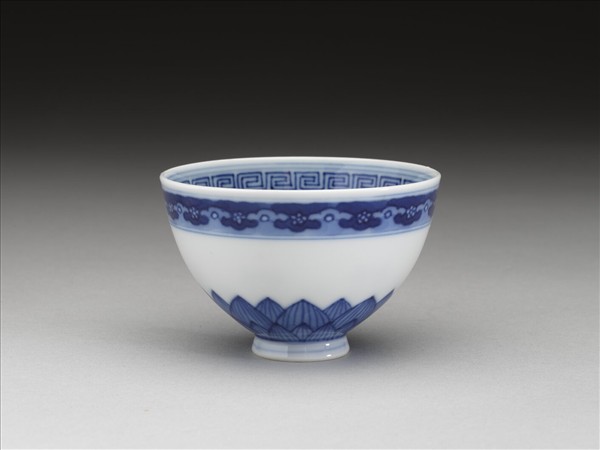 青花蓮瓣紋碗