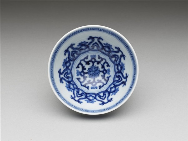 青花蓮瓣紋碗