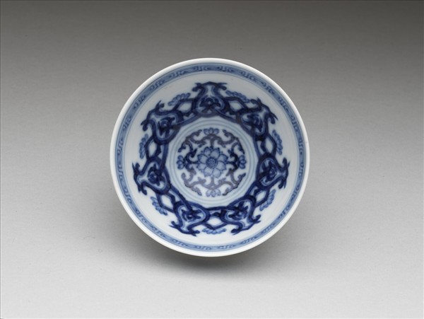 青花蓮瓣紋碗