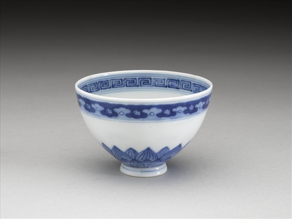 青花蓮瓣紋碗