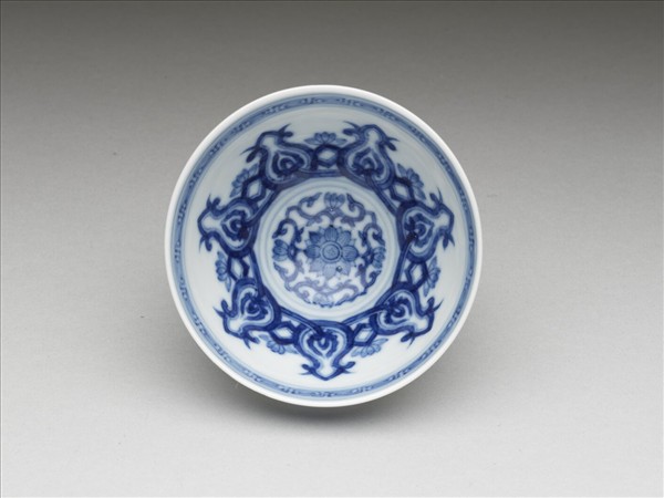 青花蓮瓣紋碗