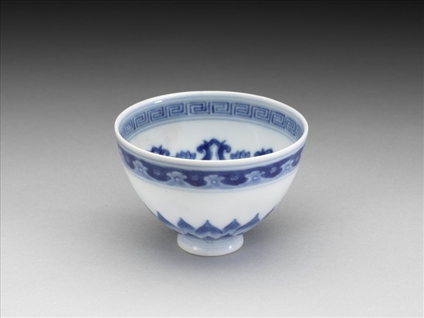 青花蓮瓣紋碗