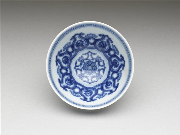 青花蓮瓣紋碗