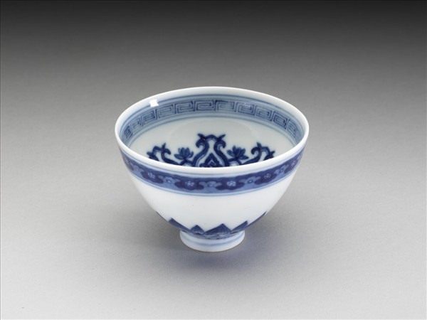 青花蓮瓣紋碗