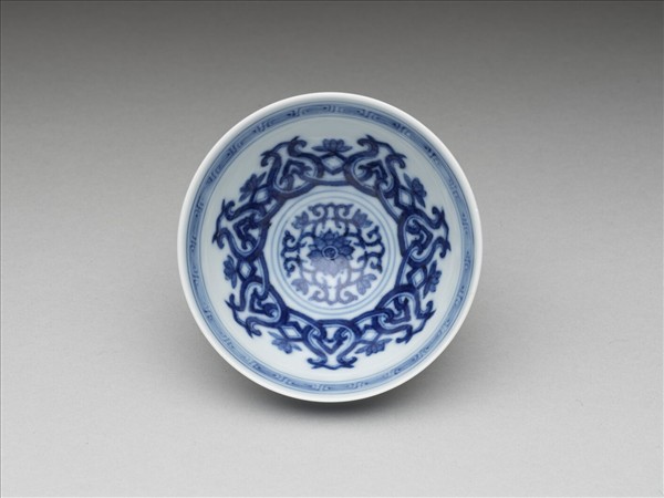 青花蓮瓣紋碗