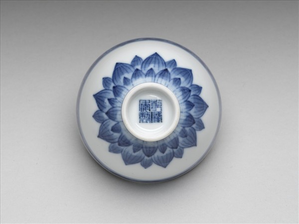 青花幾何花卉紋杯