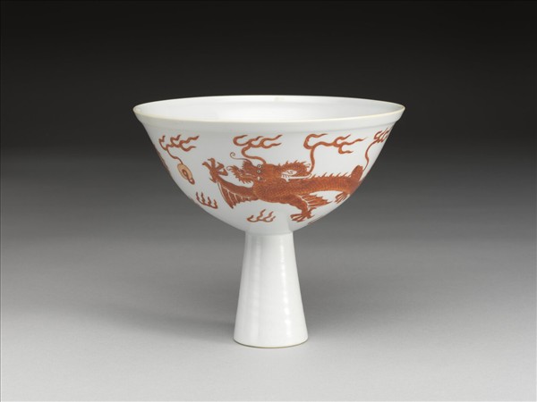 描紅雙龍戲珠紋高足碗