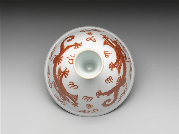 描紅雙龍戲珠紋高足碗