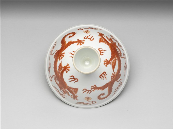 描紅雙龍戲珠紋高足碗