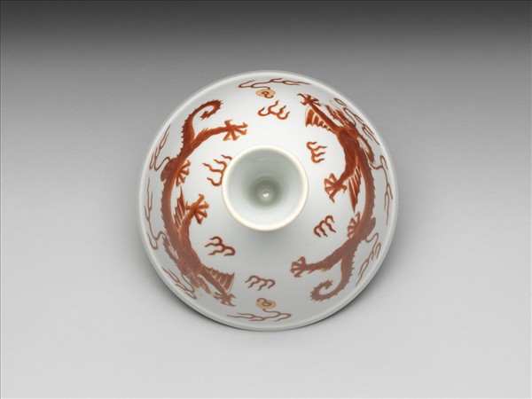描紅雙龍戲珠紋高足碗