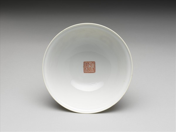 描紅雙龍戲珠紋高足碗