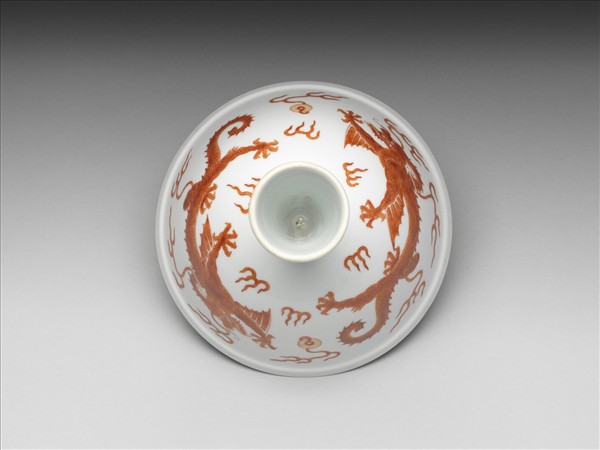 描紅雙龍戲珠紋高足碗
