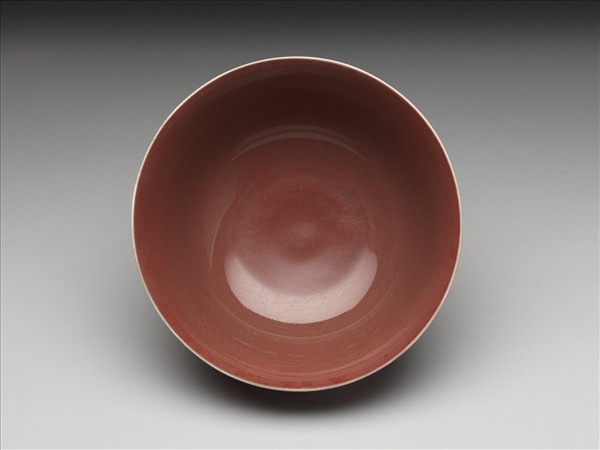 霽紅釉龍紋碗