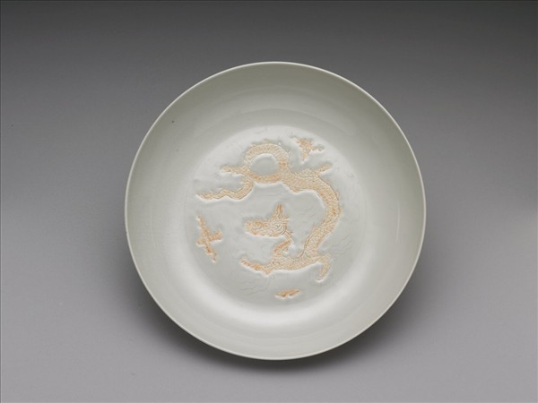 甜白雲龍紋盤