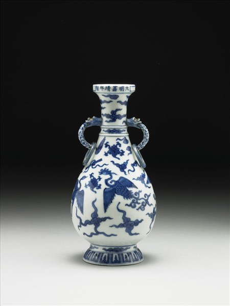 青花雲鳳紋獸耳環瓶